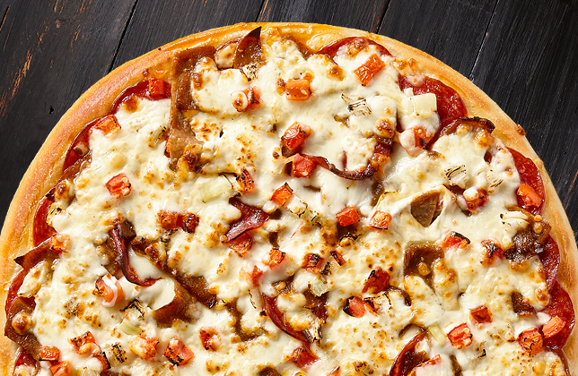 Donair pizza with donair meat, pepperoni, onions, tomatoes, mozzarella and donair sauce